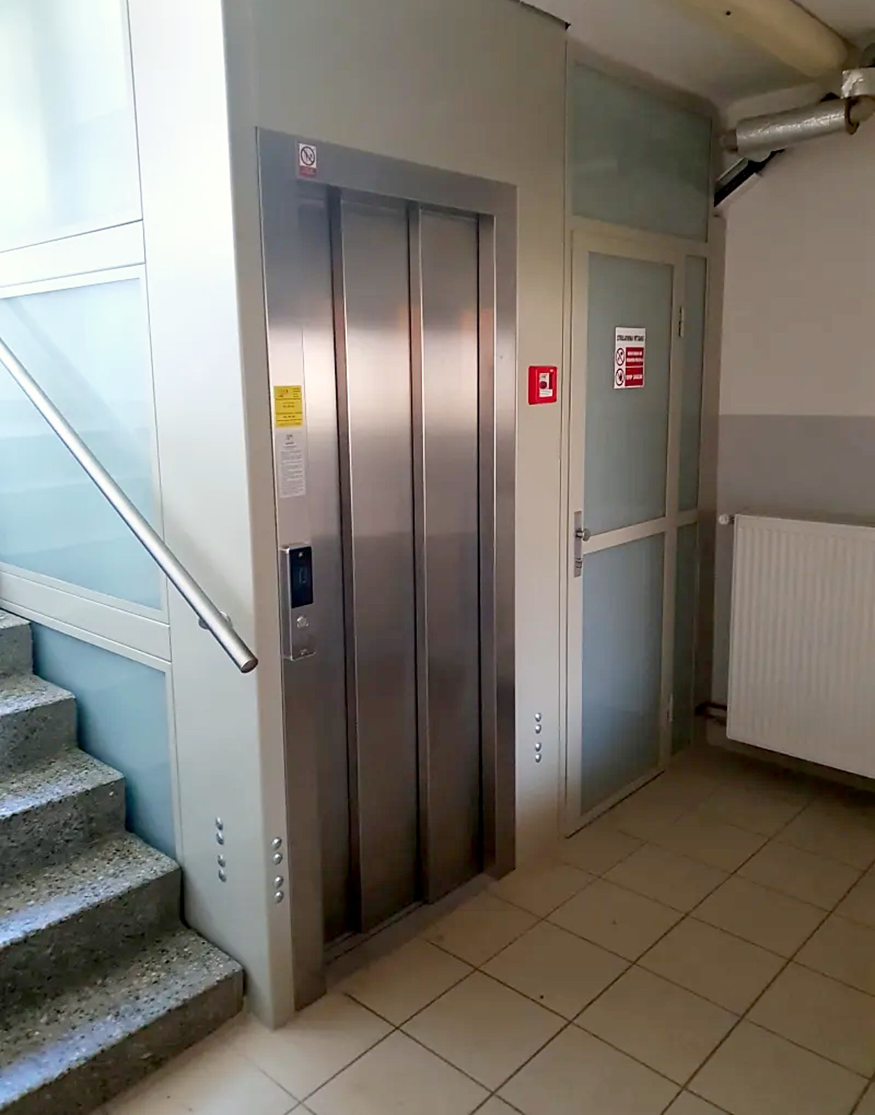 Schodiště a výtah v domě – byt 2+1, České Velenice